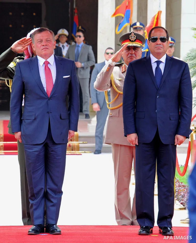 Egyptian President Abdel Fattah al-Sisi and Jordan's King Abdullah II review the honour guard during a welcome ceremony in the Egyptian capital Cairo, on May 17, 2017. Photo by Egyptian President Office