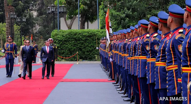 Egyptian President Abdel Fattah al-Sisi and Jordan's King Abdullah II review the honour guard during a welcome ceremony in the Egyptian capital Cairo, on May 17, 2017. Photo by Egyptian President Office