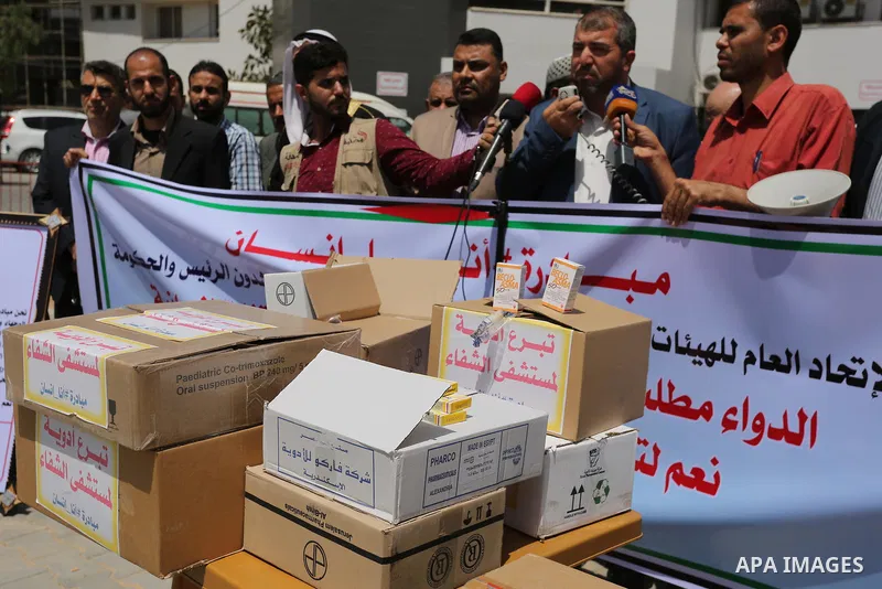 Palestinians take part a protest against Israeli blockade on Gaza strip, at Shifa hospital in Gaza city, on May 18, 2017. Photo by Ashraf Amra