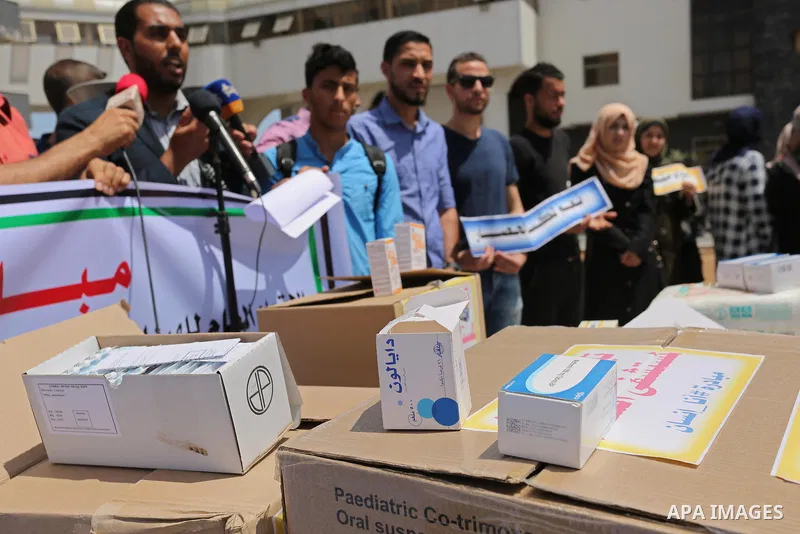 Palestinians take part a protest against Israeli blockade on Gaza strip, at Shifa hospital in Gaza city, on May 18, 2017. Photo by Ashraf Amra