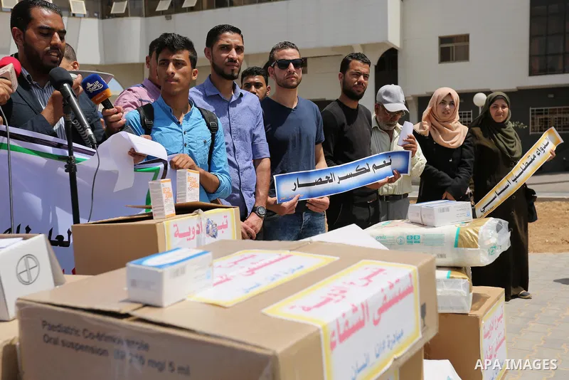 Palestinians take part a protest against Israeli blockade on Gaza strip, at Shifa hospital in Gaza city, on May 18, 2017. Photo by Ashraf Amra