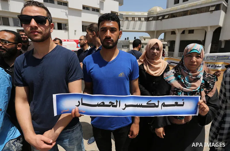 Palestinians take part a protest against Israeli blockade on Gaza strip, at Shifa hospital in Gaza city, on May 18, 2017. Photo by Ashraf Amra