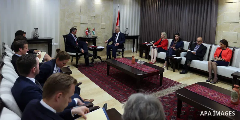 Palestinian Prime Minister, Rami Hamdallah, meets with Danish Foreign Minister Anders Samuelson, in the West Bank city of Ramallah, on May 18, 2017. Photo by Prime Minister Office