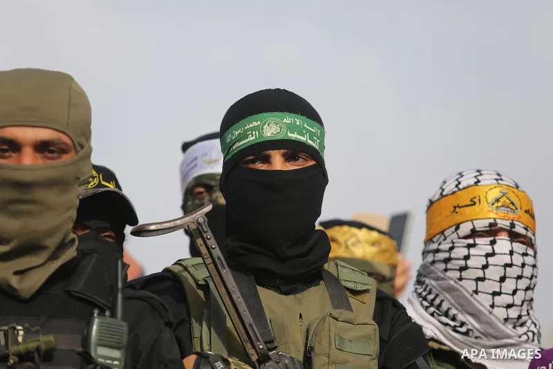Representatives of various Palestinian armed factions take part in a news conference in support of Palestinian prisoners on hunger strike in Israeli jails, in Gaza City May 18, 2017. Photo by Ashraf Amra