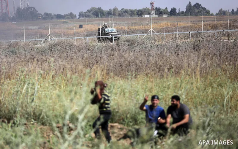 Palestinian protesters clash with Israeli security forces following a protest against the blockade on Gaza Strip, near Nahal Oz crossing east of Gaza City on May 19, 2017. Photo by Ashraf Amra