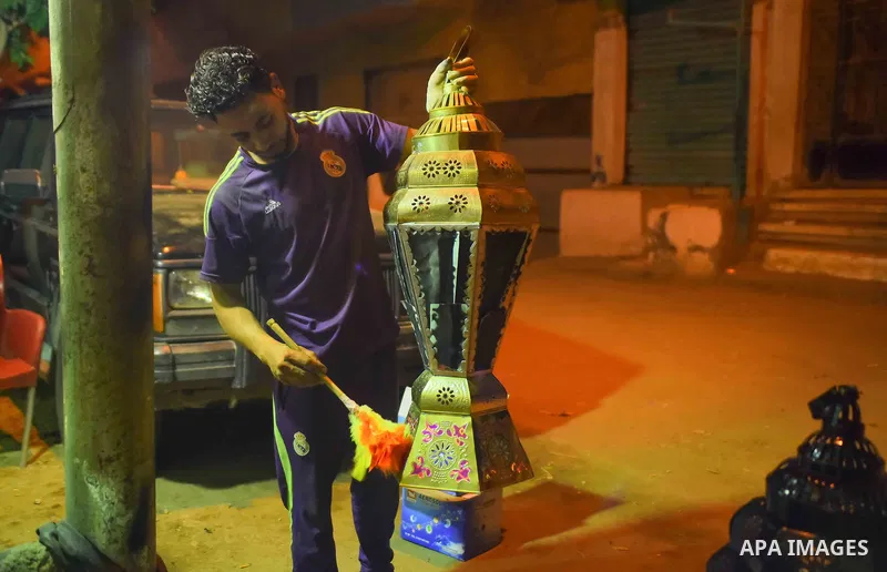 An Egyptian worker manufactures a traditional Ramadan lantern known as "Fanous" in Arabic, at his workshop ready for the month of holy Ramadan in Cairo, Egypt, on May 21, 2017. Photo by Amr Sayed