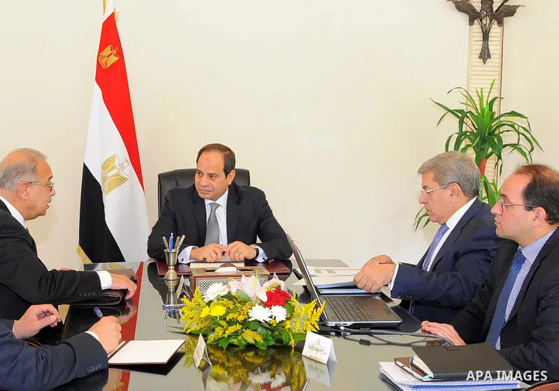 Egyptian President Abdel Fattah al-Sisi meets with Prime Minister Sharif Ismail, in Cairo, Egypt, on May 22, 2017. Photo by Egyptian President Office