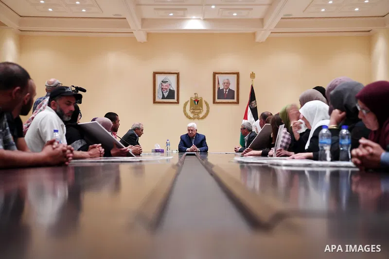 Palestinian President Mahmoud Abbas (Abu Mazen) meets with the families of the prisoners in the West Bank city of Bethlehem, on May 22, 2017. Photo by Thaer Ganaim