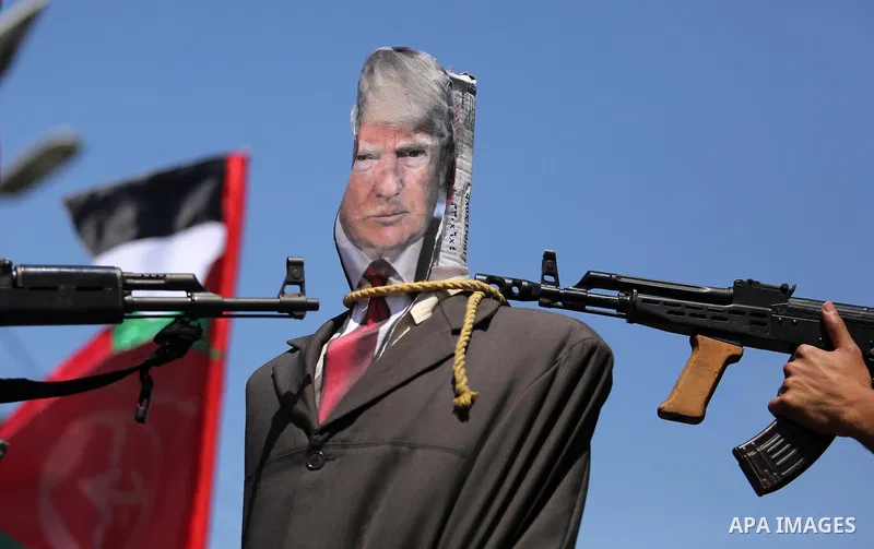 Palestinian militants from the Popular Front for the Liberation of Palestine (PFLP) aim their weapons at an effigy depicting U.S. President Donald Trump, in Gaza City May 23, 2017. Photo by Ashraf Amra