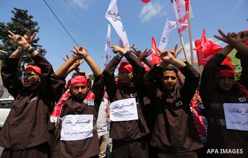 Palestinian demonstrators take part in a protest in support of Palestinian prisoners held in Israeli jails and against the visit of U.S. President Donald Trump, in Gaza City May 23, 2017. Photo by Ashraf Amra
