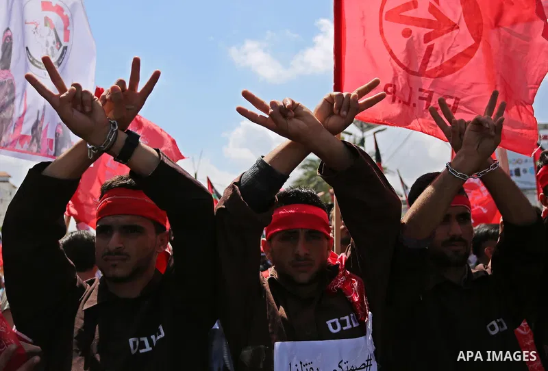 Palestinian demonstrators take part in a protest in support of Palestinian prisoners held in Israeli jails and against the visit of U.S. President Donald Trump, in Gaza City May 23, 2017. Photo by Ashraf Amra