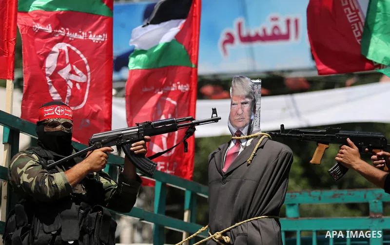 Palestinian militants from the Popular Front for the Liberation of Palestine (PFLP) aim their weapons at an effigy depicting U.S. President Donald Trump, in Gaza City May 23, 2017. Photo by Ashraf Amra