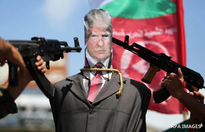 Palestinian militants from the Popular Front for the Liberation of Palestine (PFLP) aim their weapons at an effigy depicting U.S. President Donald Trump, in Gaza City May 23, 2017. Photo by Ashraf Amra