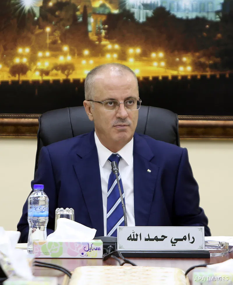 Palestinian Prime Minister Rami hamdallah chairs the Palestinian council meeting in the West Bank city of Ramallah on May 23, 2017. Photo by Prime Minister Office