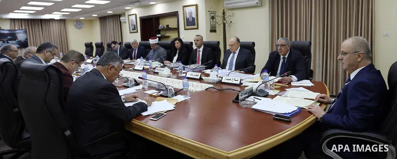 Palestinian Prime Minister Rami hamdallah chairs the Palestinian council meeting in the West Bank city of Ramallah on May 23, 2017. Photo by Prime Minister Office