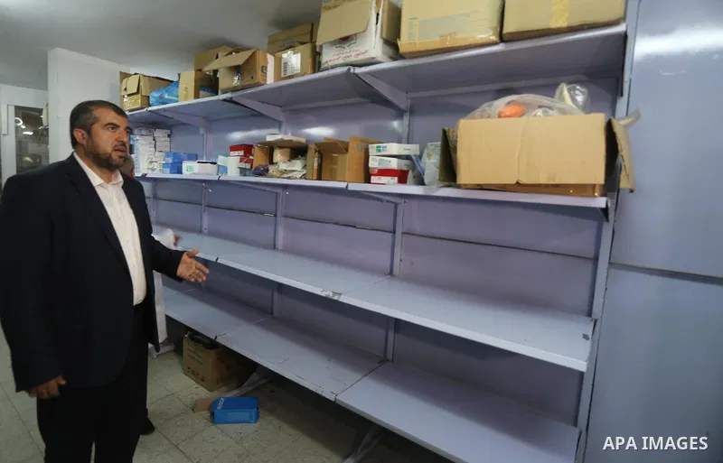 Director General of Pharmacy in the Ministry of Health, Mounir El Barsh, during his tour of the Ministry of Health stores, in Gaza city, on May 23, 2017. Photo by Mohammed Asad