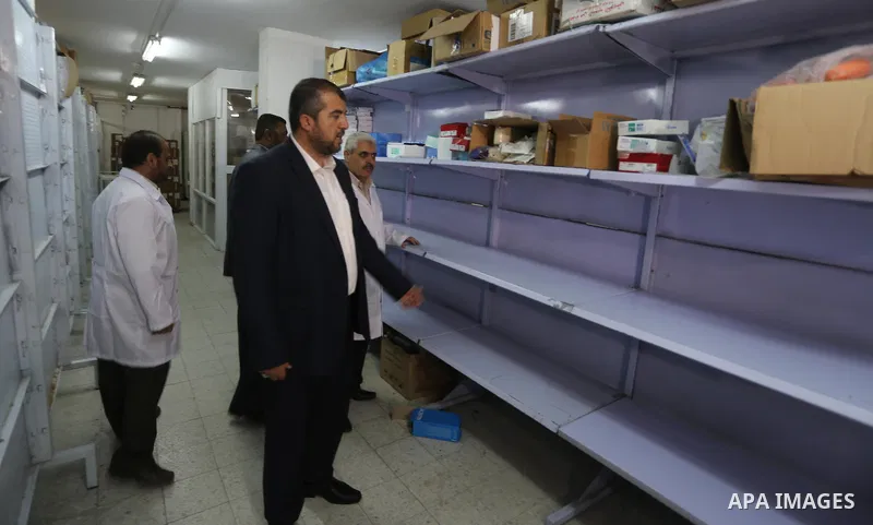 Director General of Pharmacy in the Ministry of Health, Mounir El Barsh, during his tour of the Ministry of Health stores, in Gaza city, on May 23, 2017. Photo by Mohammed Asad
