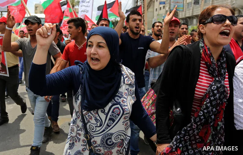 Palestinian demonstrators take part in a protest in support of Palestinian prisoners held in Israeli jails and against the visit of U.S. President Donald Trump, in Gaza City May 23, 2017. Photo by Ashraf Amra