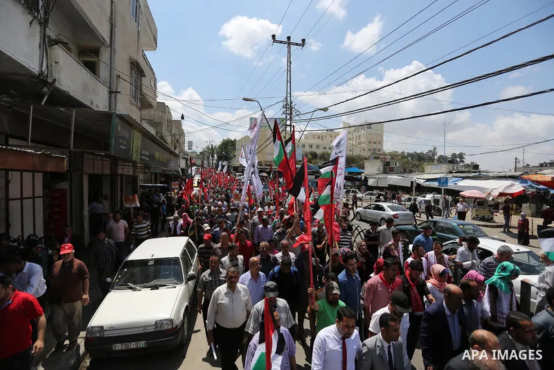Palestinian demonstrators take part in a protest in support of Palestinian prisoners held in Israeli jails and against the visit of U.S. President Donald Trump, in Gaza City May 23, 2017. Photo by Ashraf Amra