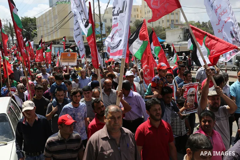 Palestinian demonstrators take part in a protest in support of Palestinian prisoners held in Israeli jails and against the visit of U.S. President Donald Trump, in Gaza City May 23, 2017. Photo by Ashraf Amra