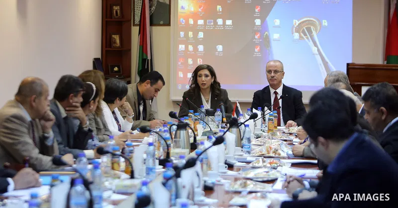 Palestinian Prime Minister, Rami Hamdallah, speaks during a meeting of the Advisory Council, in the West bank city of May 25, 2017. Photo by Prime Minister Office