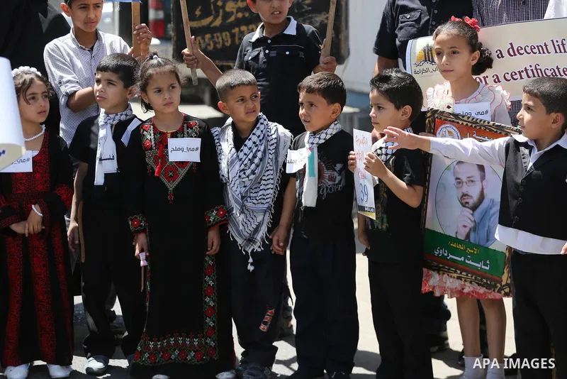 Palestinian children take part in a protest in support of Palestinian prisoners held in Israeli jails, in Gaza City May 25, 2017. Photo by Mohammed Asad