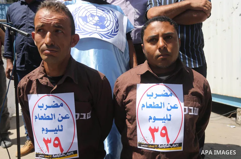 Palestinians take part in a protest in support of Palestinian prisoners held in Israeli jails, in Gaza City May 25, 2017. Photo by Mohammed Asad