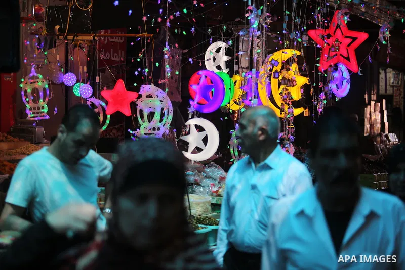 Palestinians shop at a market ahead of the Muslim holy month of Ramadan, in Gaza city, on May 25, 2017 as the faithful prepare to start fasting. Photo by Ashraf Amra
