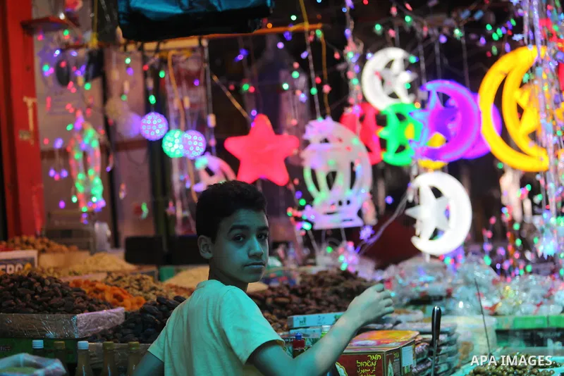 Palestinians shop at a market ahead of the Muslim holy month of Ramadan, in Gaza city, on May 25, 2017 as the faithful prepare to start fasting. Photo by Ashraf Amra