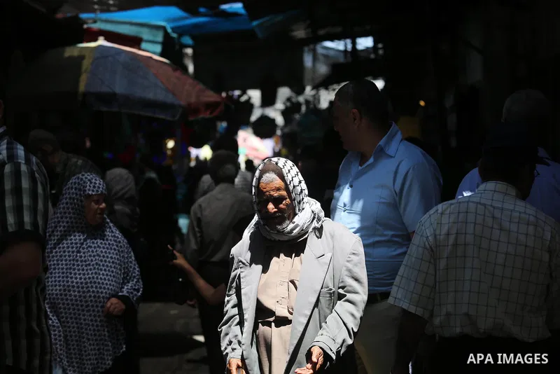 Palestinians shop at a market ahead of the Muslim holy month of Ramadan, in Gaza city, on May 25, 2017 as the faithful prepare to start fasting. Photo by Ashraf Amra