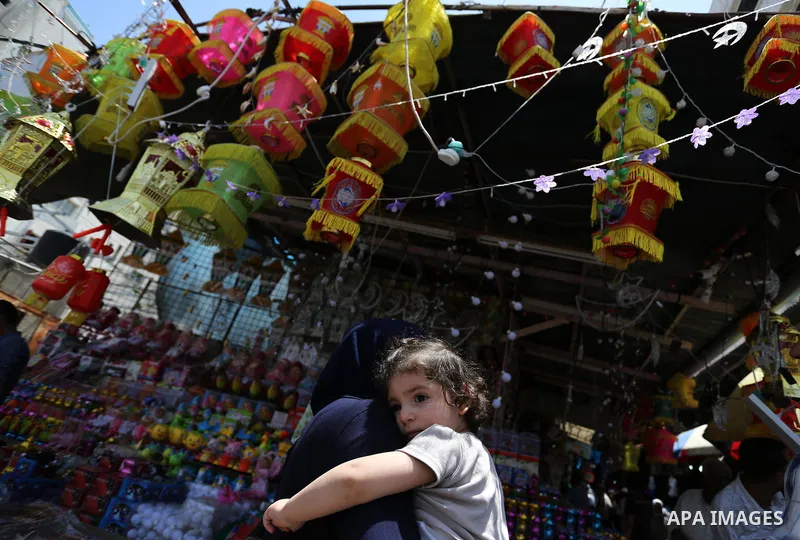 Palestinians shop at a market ahead of the Muslim holy month of Ramadan, in Gaza city, on May 25, 2017 as the faithful prepare to start fasting. Photo by Ashraf Amra