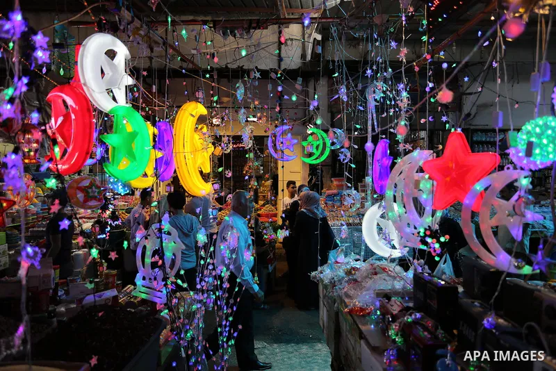 Palestinians shop at a market ahead of the Muslim holy month of Ramadan, in Gaza city, on May 25, 2017 as the faithful prepare to start fasting. Photo by Ashraf Amra