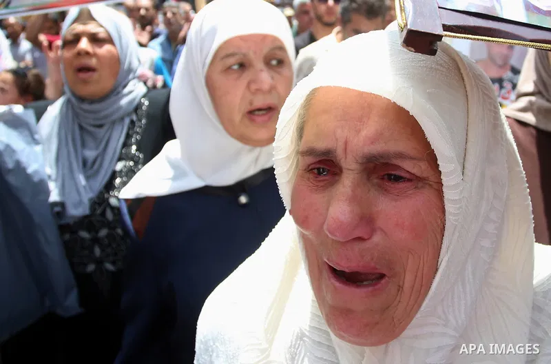 Palestinians take part during a sit-in in support of Palestinian hunger-striking prisoners held in Israeli jails, in the West Bank city of Nablus on May 25, 2017. Photo by Ayman Ameen