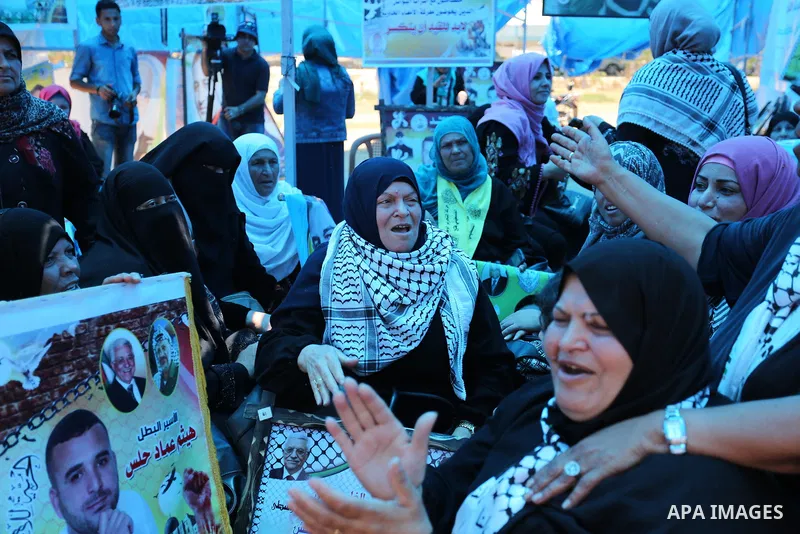 Palestinians celebrate after Palestinian prisoners in Israeli jails suspend hunger strike, in Gaza city on May 27, 2017. Hundreds of Palestinian prisoners on Saturday ended a 40-day hunger strike over conditions in Israe...