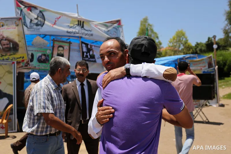 Palestinians celebrate after Palestinian prisoners in Israeli jails suspend hunger strike, in Gaza city on May 27, 2017. Hundreds of Palestinian prisoners on Saturday ended a 40-day hunger strike over conditions in Israe...