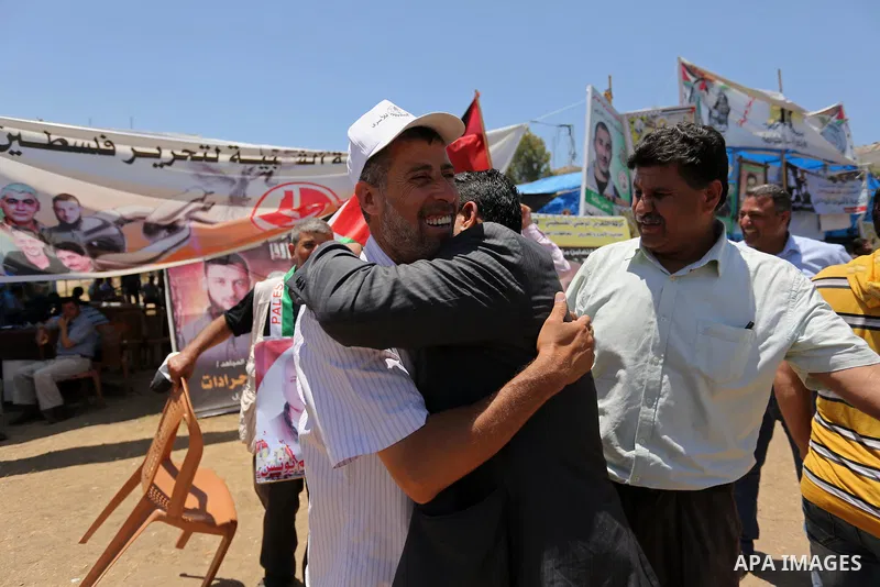 Palestinians celebrate after Palestinian prisoners in Israeli jails suspend hunger strike, in Gaza city on May 27, 2017. Hundreds of Palestinian prisoners on Saturday ended a 40-day hunger strike over conditions in Israe...