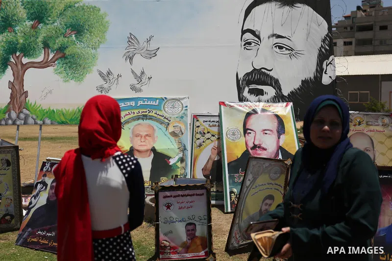 Palestinians celebrate after Palestinian prisoners in Israeli jails suspend hunger strike, in Gaza city on May 27, 2017. Hundreds of Palestinian prisoners on Saturday ended a 40-day hunger strike over conditions in Israe...