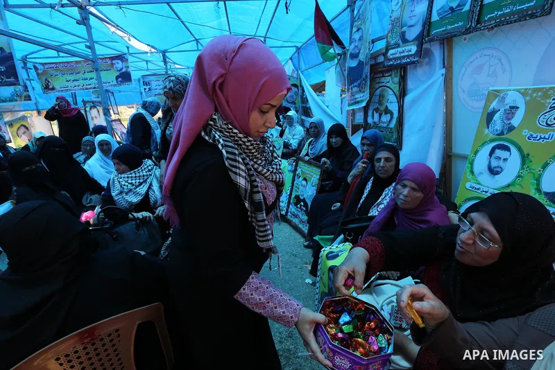 Palestinians celebrate after Palestinian prisoners in Israeli jails suspend hunger strike, in Gaza city on May 27, 2017. Hundreds of Palestinian prisoners on Saturday ended a 40-day hunger strike over conditions in Israe...