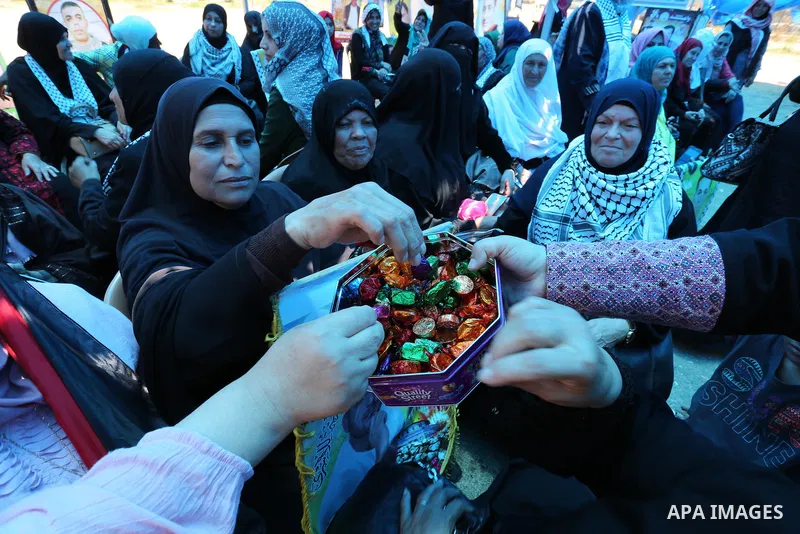 Palestinians celebrate after Palestinian prisoners in Israeli jails suspend hunger strike, in Gaza city on May 27, 2017. Hundreds of Palestinian prisoners on Saturday ended a 40-day hunger strike over conditions in Israe...