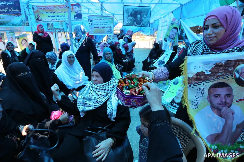Palestinians celebrate after Palestinian prisoners in Israeli jails suspend hunger strike, in Gaza city on May 27, 2017. Hundreds of Palestinian prisoners on Saturday ended a 40-day hunger strike over conditions in Israe...