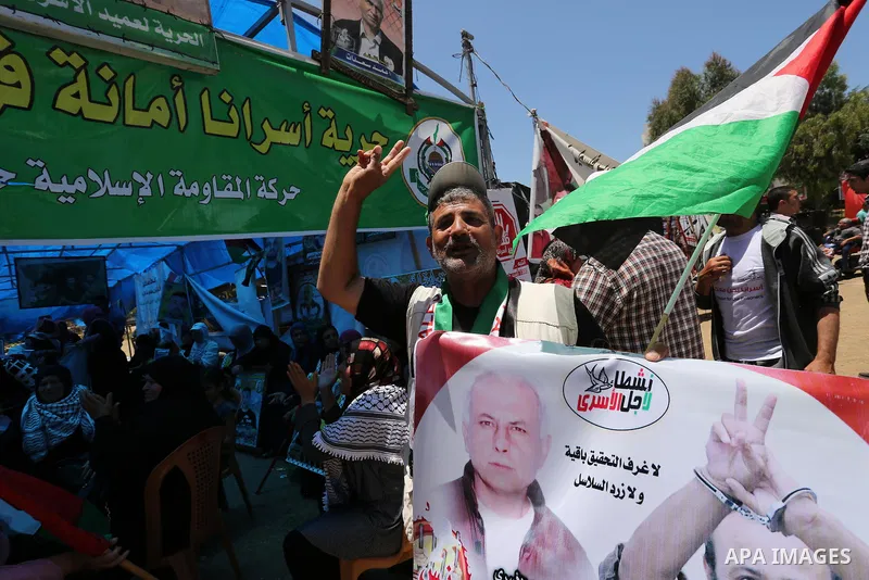 Palestinians celebrate after Palestinian prisoners in Israeli jails suspend hunger strike, in Gaza city on May 27, 2017. Hundreds of Palestinian prisoners on Saturday ended a 40-day hunger strike over conditions in Israe...