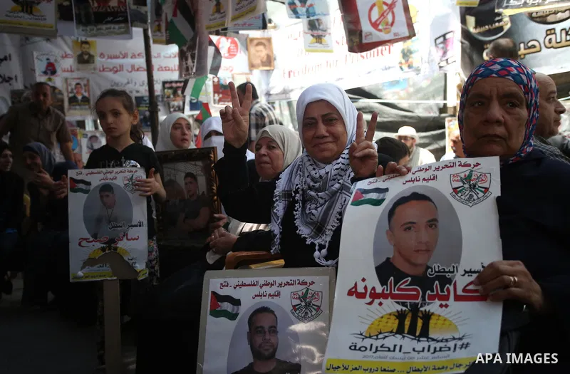 Palestinians celebrate after Palestinian prisoners ended a hunger strike over their conditions in Israeli jails, in the West Bank city of Nablus May 27, 2017. Hundreds of Palestinian prisoners on Saturday ended a 40-day...