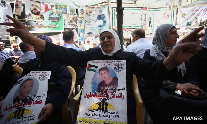 Palestinians celebrate after Palestinian prisoners ended a hunger strike over their conditions in Israeli jails, in the West Bank city of Nablus May 27, 2017. Hundreds of Palestinian prisoners on Saturday ended a 40-day...