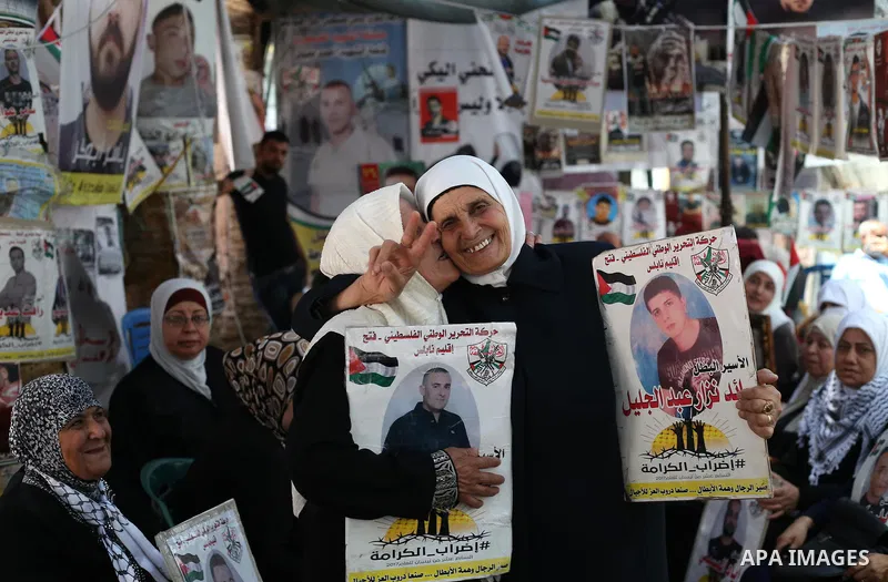 Palestinians celebrate after Palestinian prisoners ended a hunger strike over their conditions in Israeli jails, in the West Bank city of Nablus May 27, 2017. Hundreds of Palestinian prisoners on Saturday ended a 40-day...