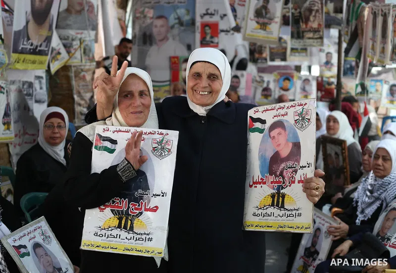 Palestinians celebrate after Palestinian prisoners ended a hunger strike over their conditions in Israeli jails, in the West Bank city of Nablus May 27, 2017. Hundreds of Palestinian prisoners on Saturday ended a 40-day...