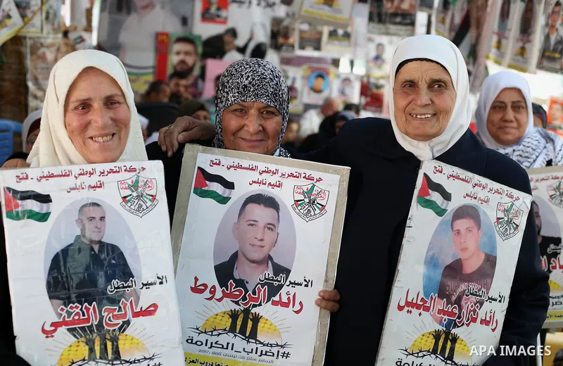Palestinians celebrate after Palestinian prisoners ended a hunger strike over their conditions in Israeli jails, in the West Bank city of Nablus May 27, 2017. Hundreds of Palestinian prisoners on Saturday ended a 40-day...