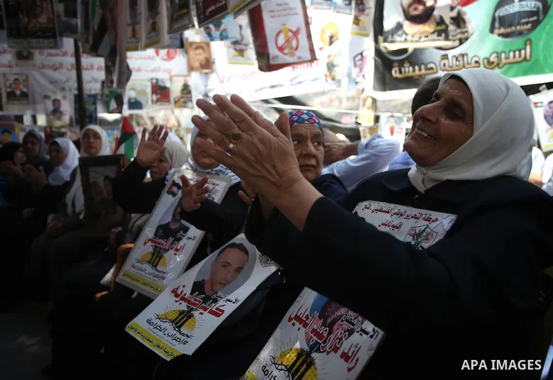 Palestinians celebrate after Palestinian prisoners ended a hunger strike over their conditions in Israeli jails, in the West Bank city of Nablus May 27, 2017. Hundreds of Palestinian prisoners on Saturday ended a 40-day...