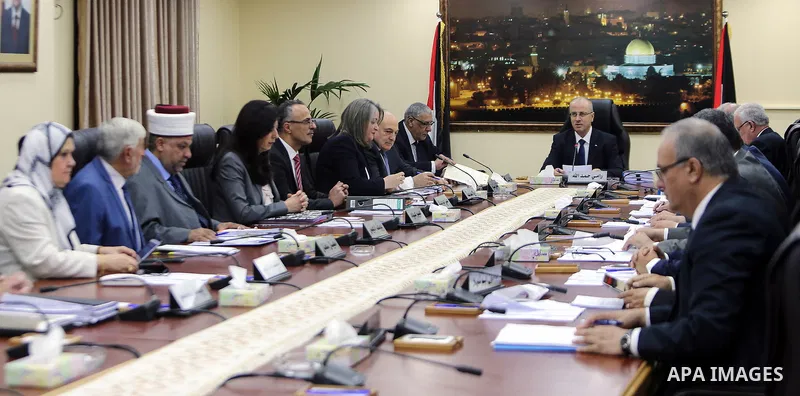 Palestinian Prime Minister Rami Hamdallah chairs a meeting of council of Ministers in the West Bank city of Ramallah, on May 30, 2017. Photo by Prime Minister Office