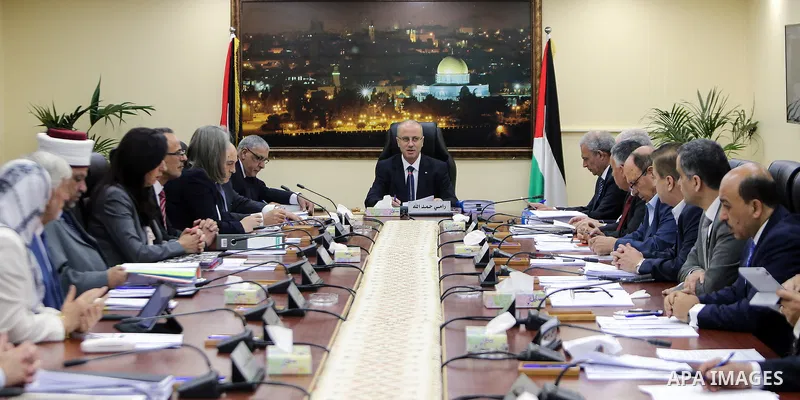 Palestinian Prime Minister Rami Hamdallah chairs a meeting of council of Ministers in the West Bank city of Ramallah, on May 30, 2017. Photo by Prime Minister Office