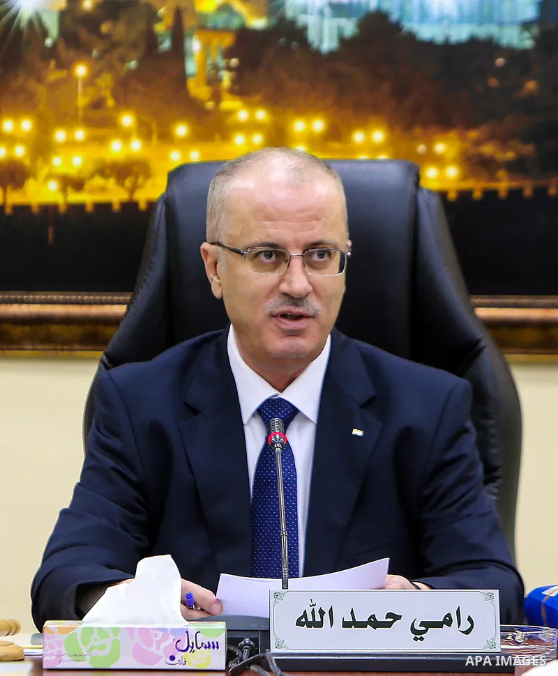 Palestinian Prime Minister Rami Hamdallah chairs a meeting of council of Ministers in the West Bank city of Ramallah, on May 30, 2017. Photo by Prime Minister Office